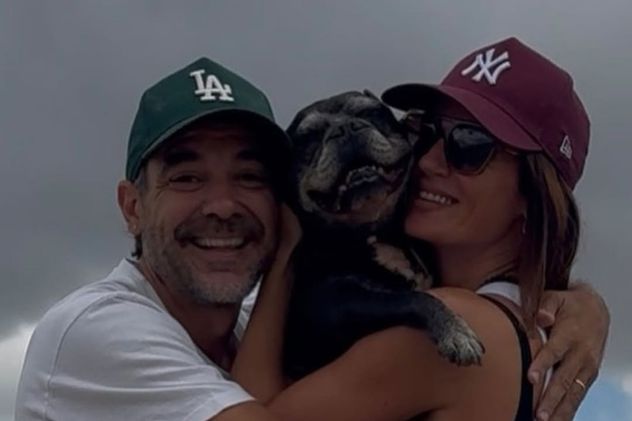 Pedro Alfonso y Paula Chaves, muy dolidos por el fallecimiento de su mascota, Moro.