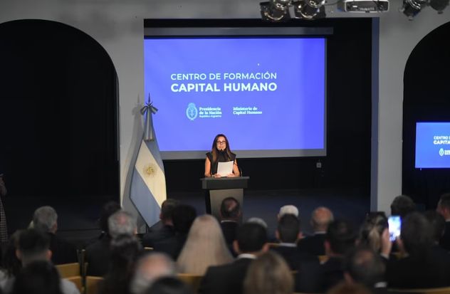Sandra Petovello, ministra de Capital Humano.