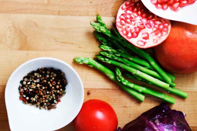 Combinaciones inteligentes para aprovechar mejor los alimentos. Elecciones adecuadas que favorecen la absorción de nutrientes importantes
para la salud. 