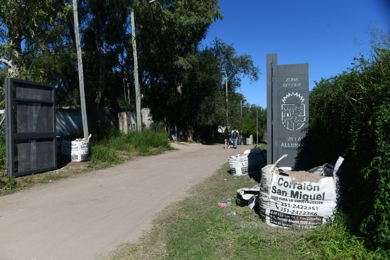 Ya son cinco los portones instalados en Villa Allende para cerrar calles por la noche. (Ramiro Pereyra /La Voz)