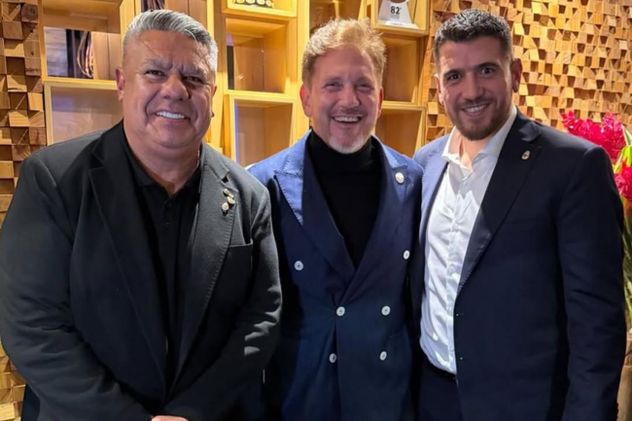 Tapia junto a Domínguez y Cavagliatto en Ecuador.