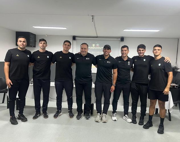 Cinco árbitros cordobeses se capacitaron en un campus internacional de FIBA