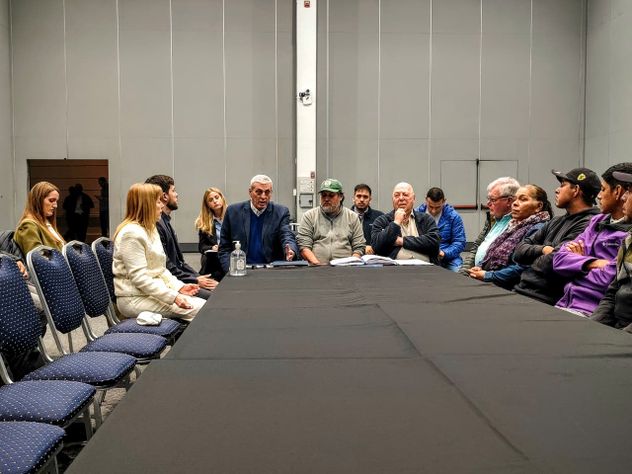 LA “MESA DE DIÁLOGO Y TIERRA". La reunión entre ambas partes y el gobierno fue fructífera.