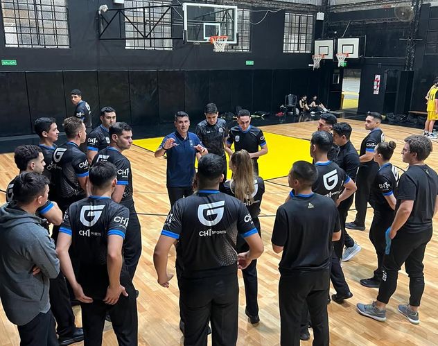 Cinco árbitros cordobeses se capacitaron en un campus internacional de FIBA