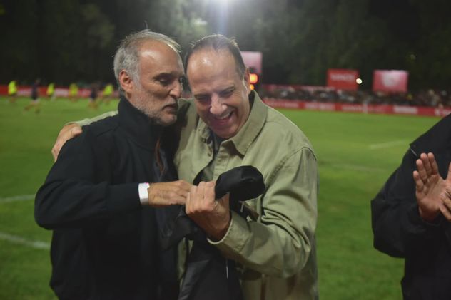 La Voz recibió un reconocimiento por sus 122º años en la previa de Dogos XV vs Pampas 