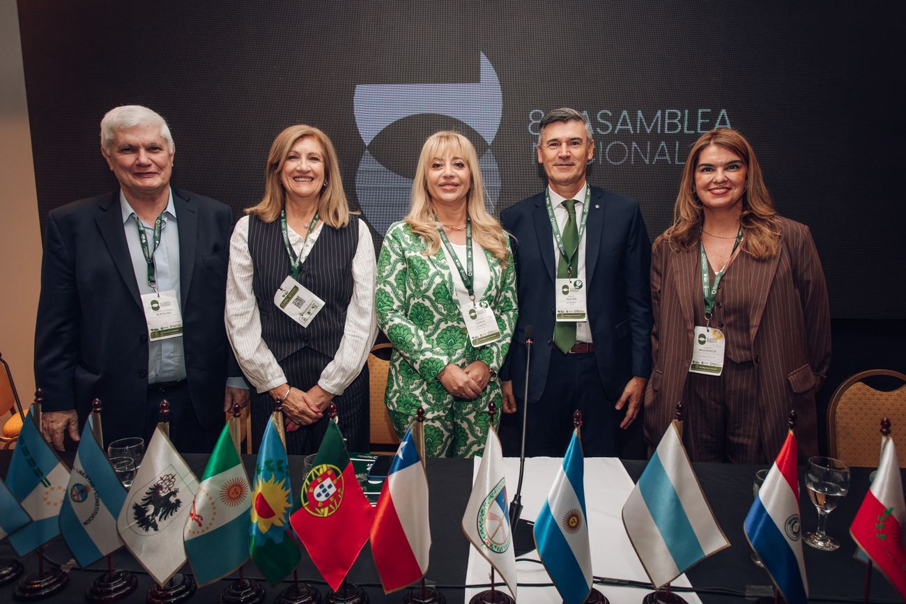 Daniel Passerini junto a otros intendentes de la Red de Municipios frente al Cambio Climático.  