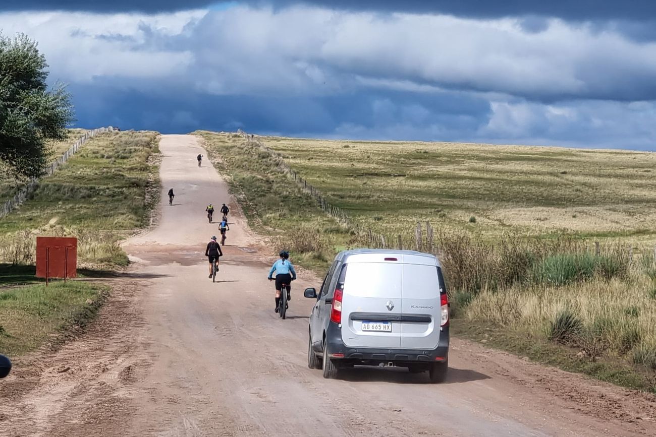 Ruta provincial 28, o Camino de Los Gigantes, entre Tanti (Punilla) y Taniunga (Traslasierra). Actualmente se está asfaltando por etapas. 