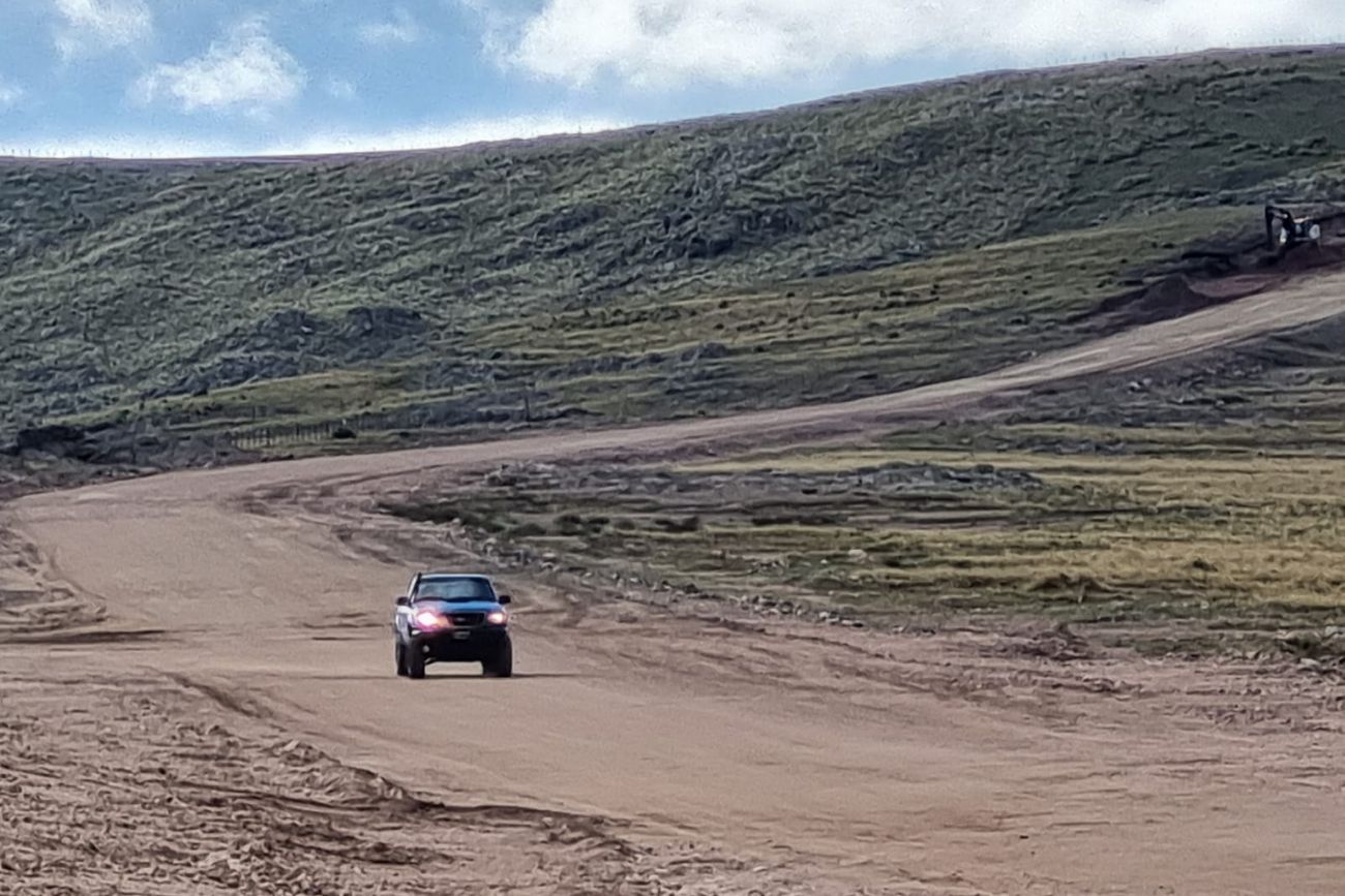 Ruta provincial 28, o Camino de Los Gigantes, entre Tanti (Punilla) y Taninga (Traslasierra). Actualmente se está asfaltando por etapas. 