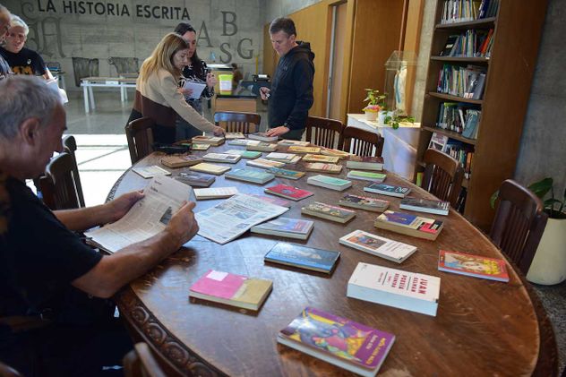 La Biblioteca Provincial de la Maestra y el Maestro se traslada al Concejo Deliberante con libros prohibidos durante la dictadura. 
