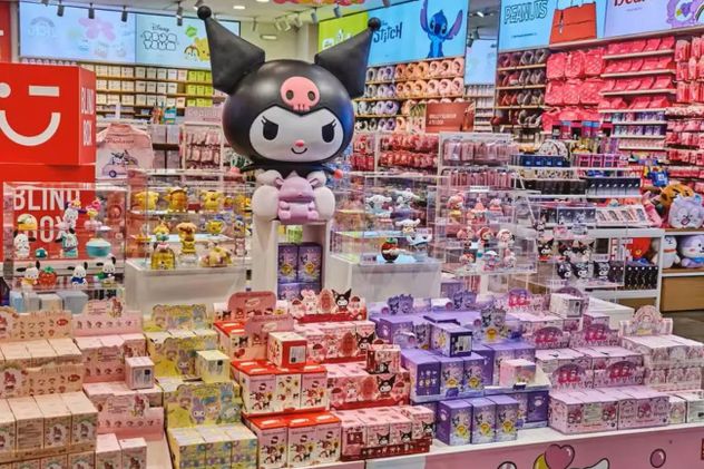 La inauguración de la tienda convocó a cientos de jóvenes que hicieron fila para acceder a promociones y productos exclusivos.
