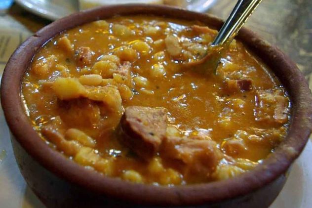Todos los secretos para preparar el auténtico locro argentino. 