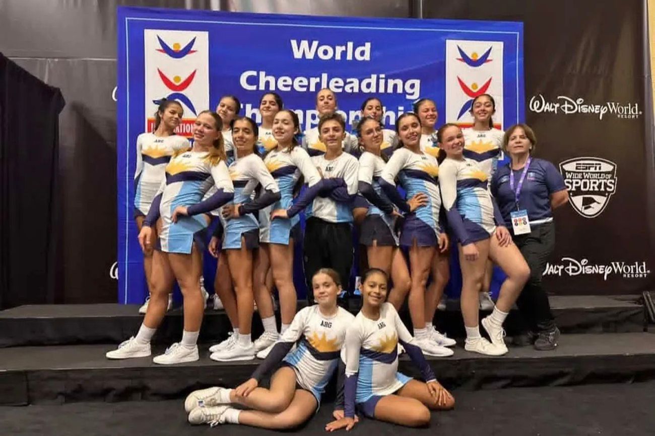 Seleccionado argentino de cheerleading en el Mundial de Países de Orlando.