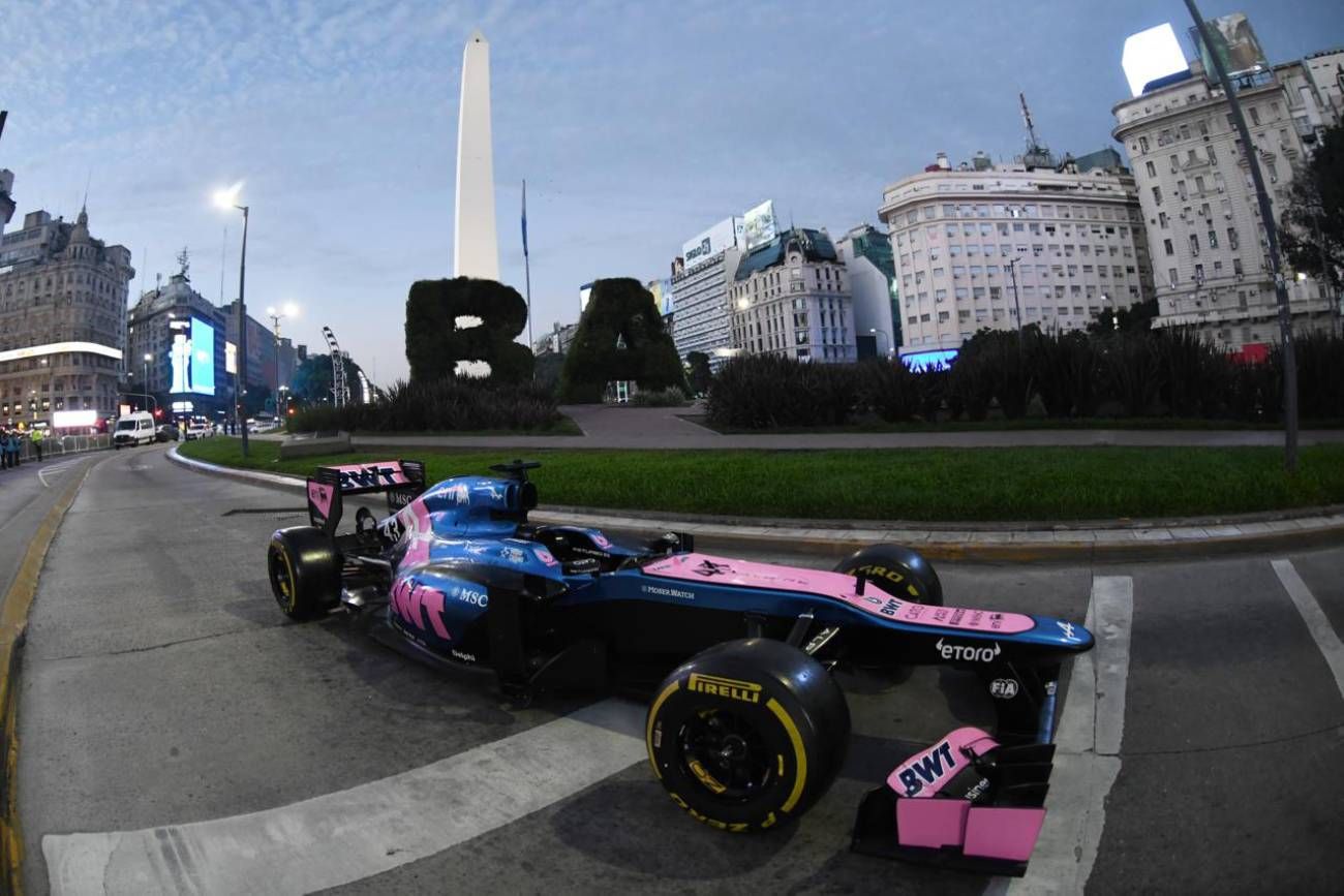 El Lotus de Alpine en el Obelisco.