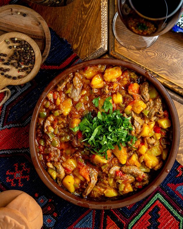 Mitos y verdades sobre el locro, el plato más argentino y tradicional. 