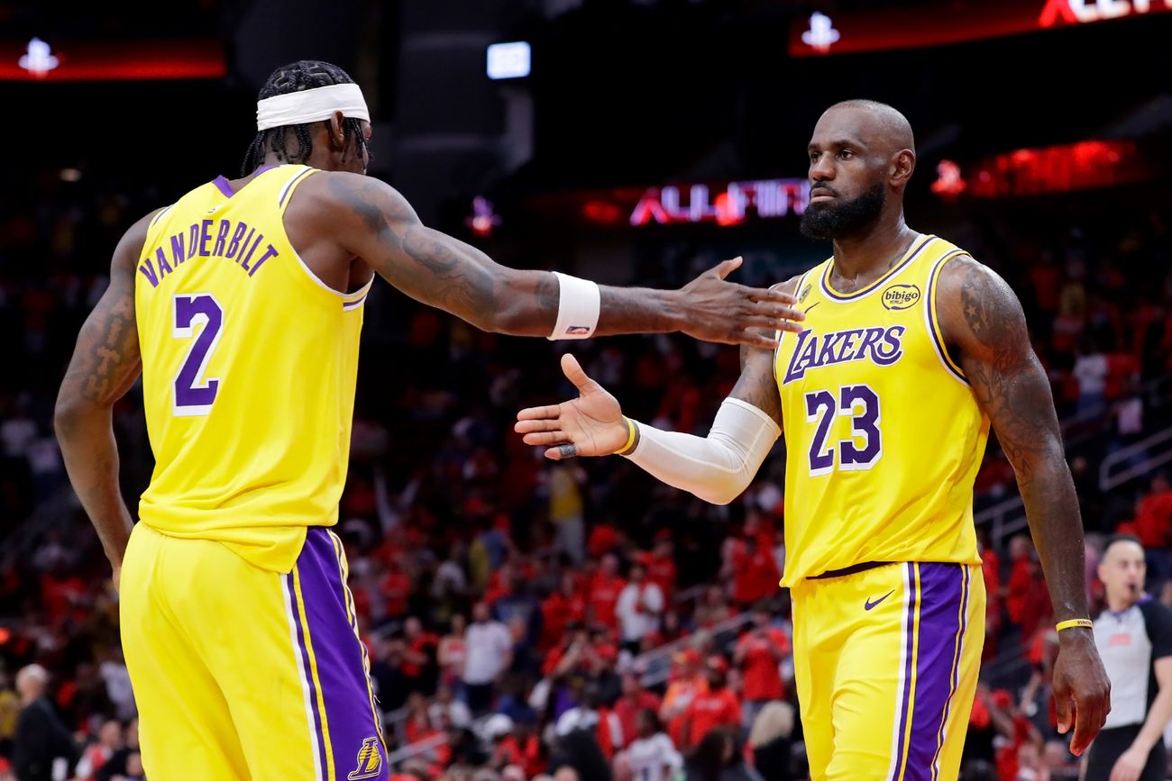 Lebron James fue determinante en los Lakers.