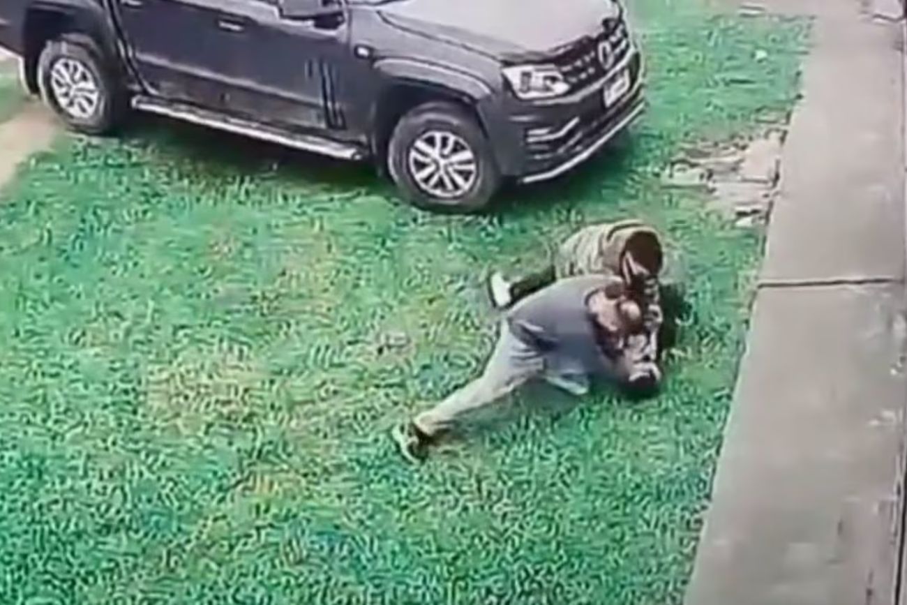 Santa Fe: un vecino se abalanzó sobre un delincuente y frustró un robo tras una alerta de WhatsApp