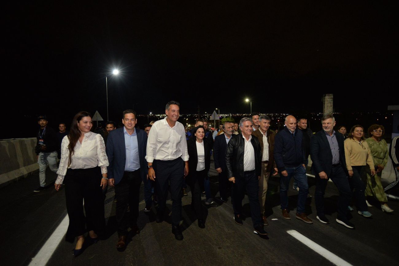 El gobernador Martín Llaryora en la inauguración del alto nivel de Valle Escondido, en Córdoba capital. 