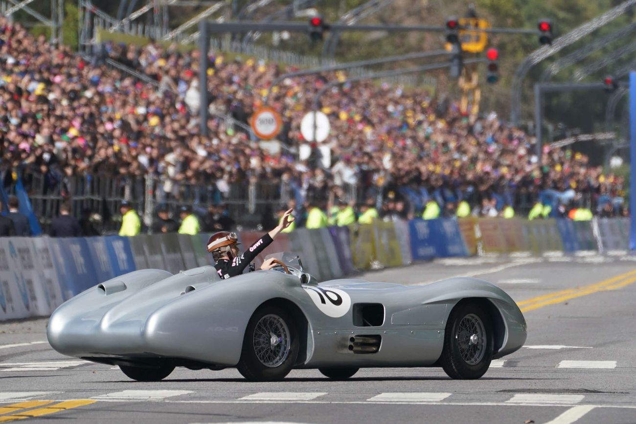 Franco Colapinto volvió a la pista en Argentina y ya realiza su segunda salida a bordo del auto de Fangio.