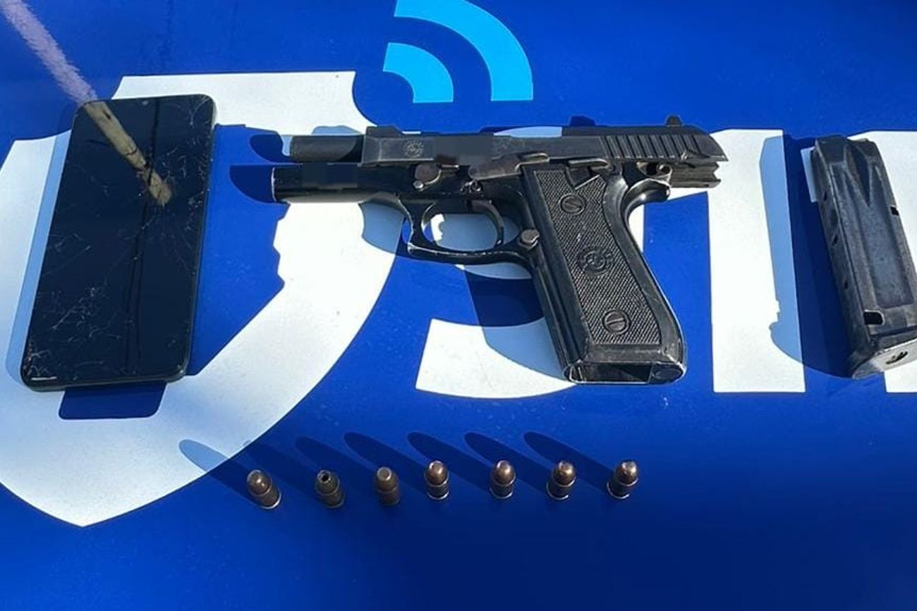Detenidos. Los adolescentes iban con una 9 milímetros cargada en barrio Residencial San Roque. 