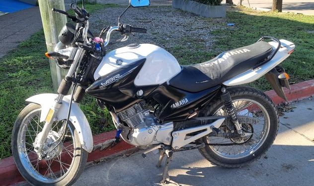 Detenidos. Los adolescentes iban con una 9 milímetros cargada en barrio Residencial San Roque.