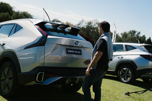 El recorrido estuvo escoltado por las últimas novedades en movilidad, permitiendo a los golfistas conocer de cerca las tendencias del mercado entre hoyo y hoyo. 