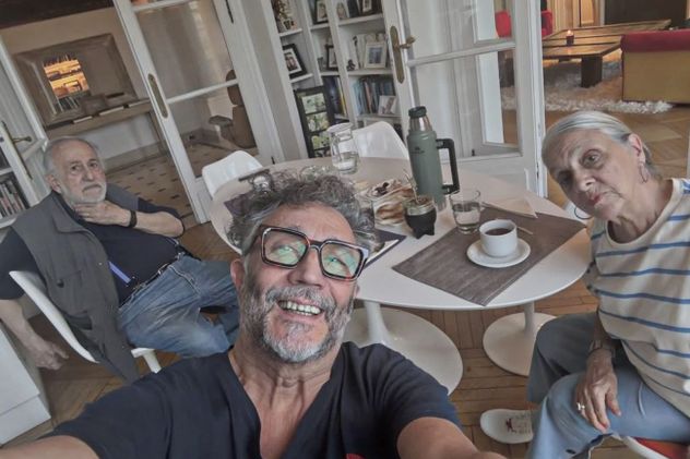 Fito Páez junto a Adolfo Aristarain y su esposa Kathy.