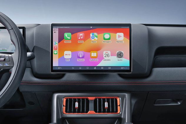  La pantalla multimedia es giratoria y mide 12”.