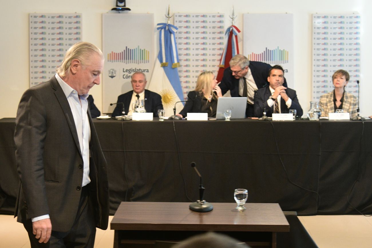 Testigo. El exiscal general de la Provincia, Darío Vezzaro, declaró como testigo en el jury a los tres fiscales del caso Dalmasso. (Ramiro Pereyra / La Voz)