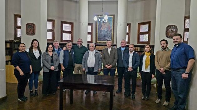 Reunión entre autoridades eclesiásticas y municipales en el Arzobispado de Córdoba.
