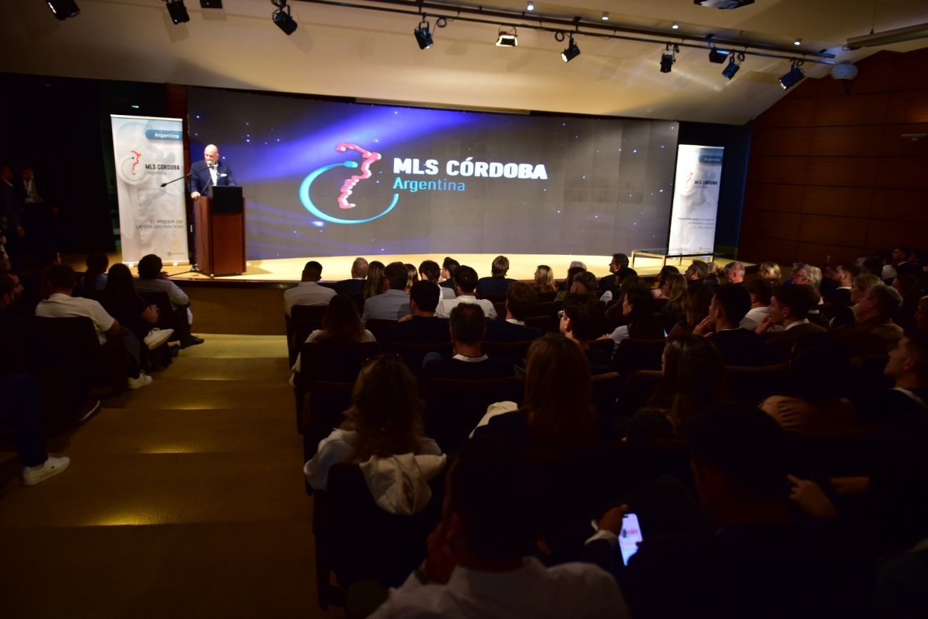 Más de 220 corredores inmobiliarios colmaron el auditorio de La Voz para debatir sobre el futuro del sector.
