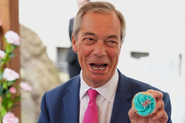 El líder británico Nigel Farage alentó la campaña del Bréxit sobre la base de información distorsionada o falsa. 