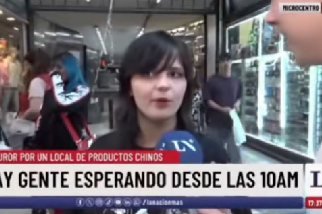 El periodista le retiró el micrófono.