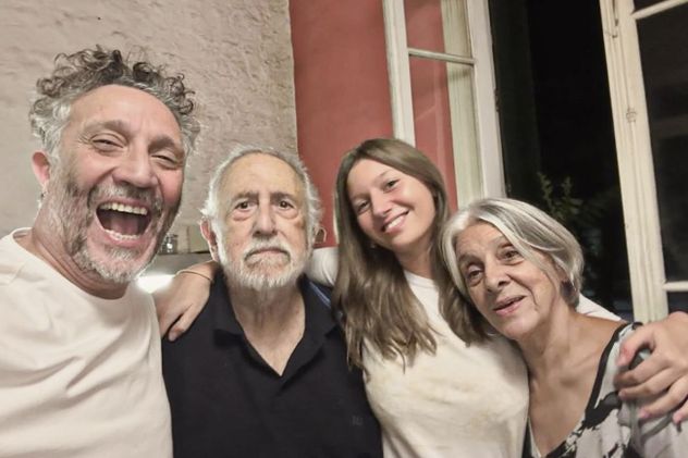 Fito Páez junto a Adolfo Aristarain, Kathy Saavedra y Margarita Páez.