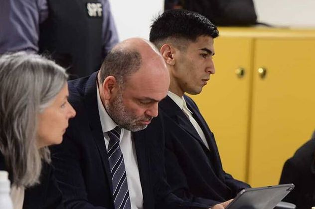 Condenado. Walter Gil (junto a sus defensores Rodrigo Altamira y Mercedes Crespi) fue condenado a prisión perpetua. (La Voz)