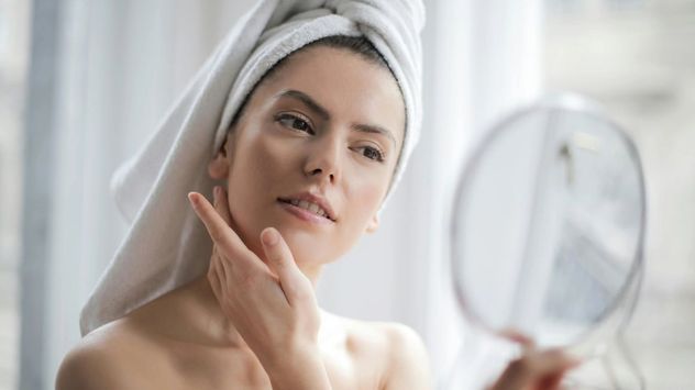 El ayuno cutáneo propone reducir la rutina facial a lo esencial para que la piel recupere su equilibrio natural y mejore su salud.