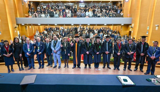 El jurista y constitucionalista cordobés Antonio María Hernández, en Arequipa, Perú. Allí recibió el Doctorado Honoris Causa, de la Universidad Católica de Santa María.