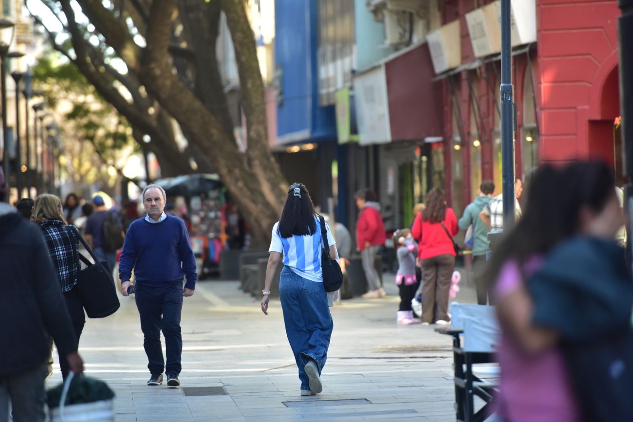 Poco entusiasmo por el Mundial de Fútbol en las calles de la ciudad de Córdoba a poco menos de dos meses de que comience.