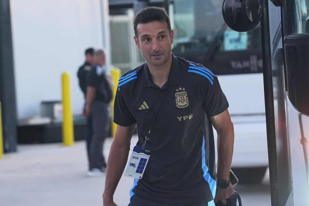 Scaloni, DT de la selección.