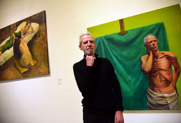 Álvaro Izurieta artista plástico expone sus obras en el MACU Museo arte contemporáneo de Unquillo con diversas pinturas y dibujos que dan cuenta de su trayectoria. 
