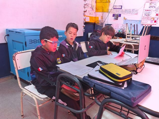 Estudiantes de la escuela primaria "Jerónimo del Barco". 