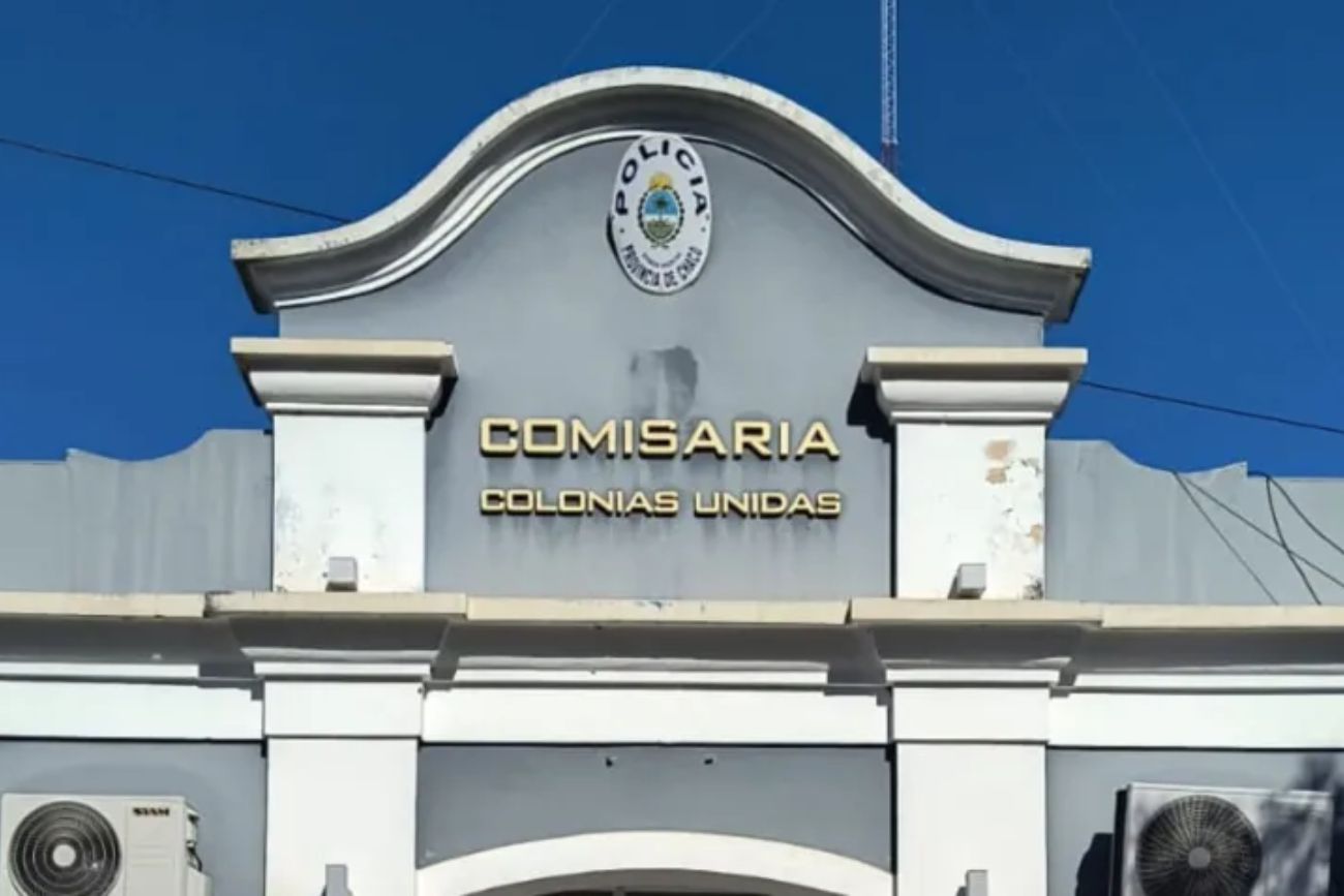 Un oficial de policía le disparó a un compañero dentro de la comisaría