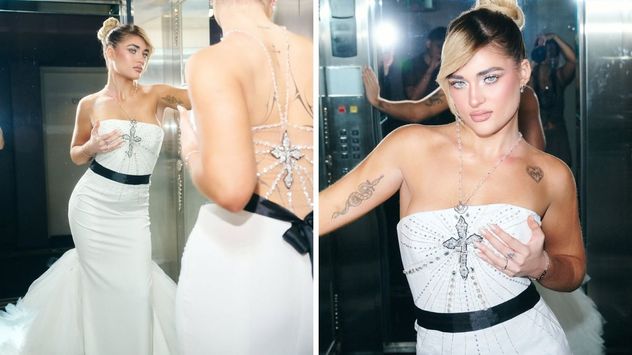 Marta Fort deslumbró con un vestido blanco de alta costura, pero fue la cruz del rosario de Ricardo Fort la que convirtió su look en un emotivo tributo cargado de significado.
