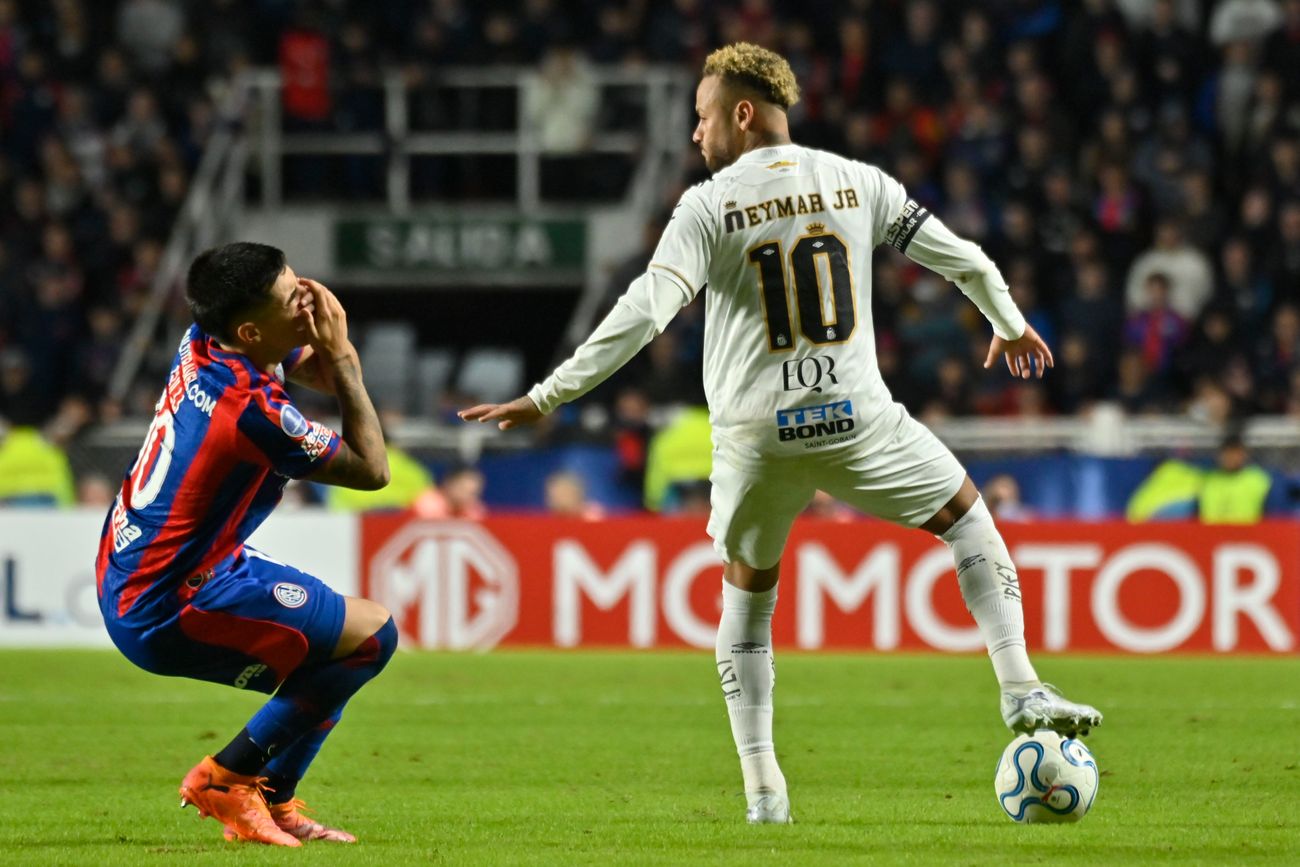 Neymar ante San Lorenzo.