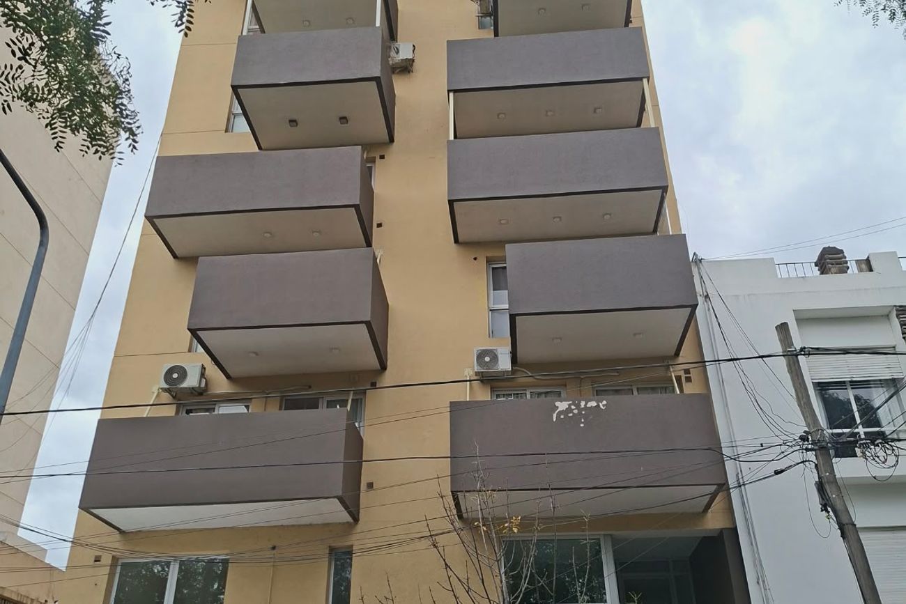 Controlaron el principio de incendio en un edificio. (La Voz/Nicolás Bravo)