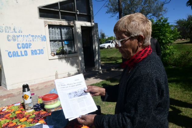 Elba Bravo mostró las notas que presentaron los vecinos ante las diferentes gestiones municipales. 