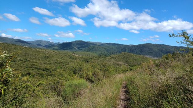 Las Sierras Chicas conforman un paisaje natural especial para trekkings y caminatas.
