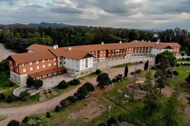 Embalse. Hoteles de la unidad turística estatal. 

