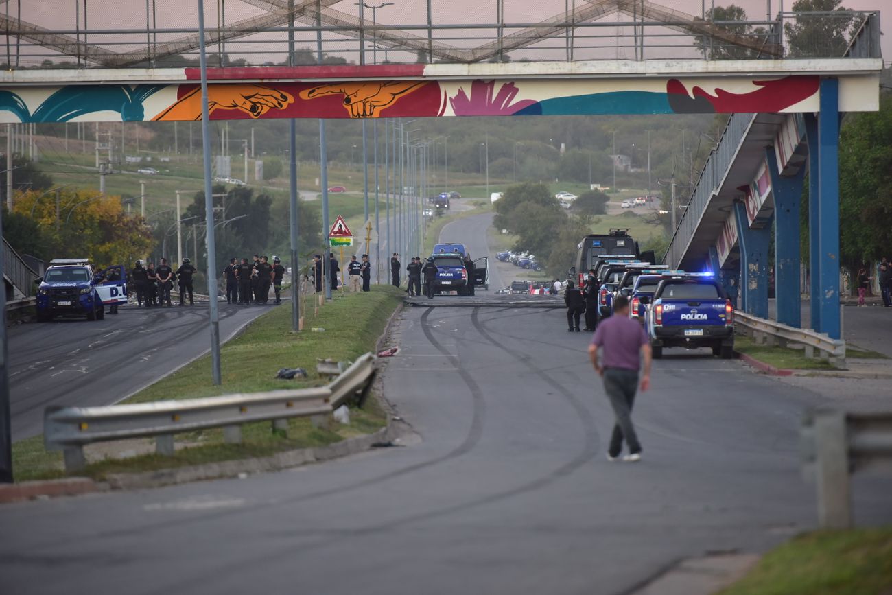 Operativo Policial en Barrio Bajo Pueyrredón por los disturbios por la muerte de Tomas Orihuela. 