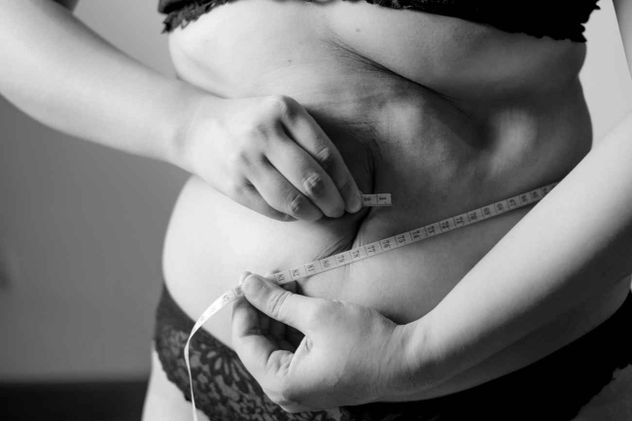 El exceso de peso abdominal, y no el IMC, es un predictor más fuerte del riesgo de insuficiencia cardíaca e inflamación.