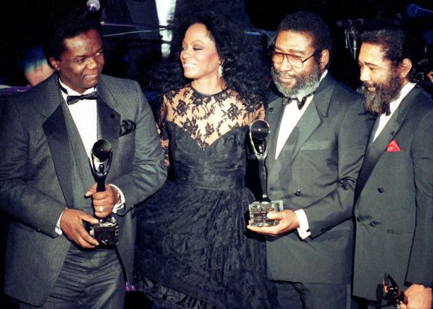 Brian y Eddie Holland junto a Lamont Dozier y Diana Ross.